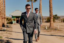 how to wear a grey suit?
