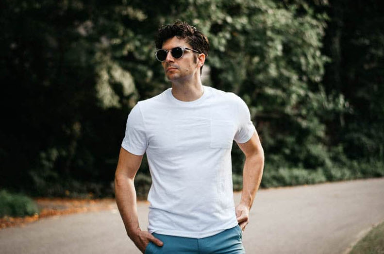 What to wear with a white t-shirt?
